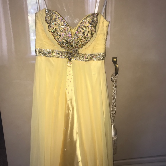 Yellow strapless Tony Bowls gown - Picture 5 of 7